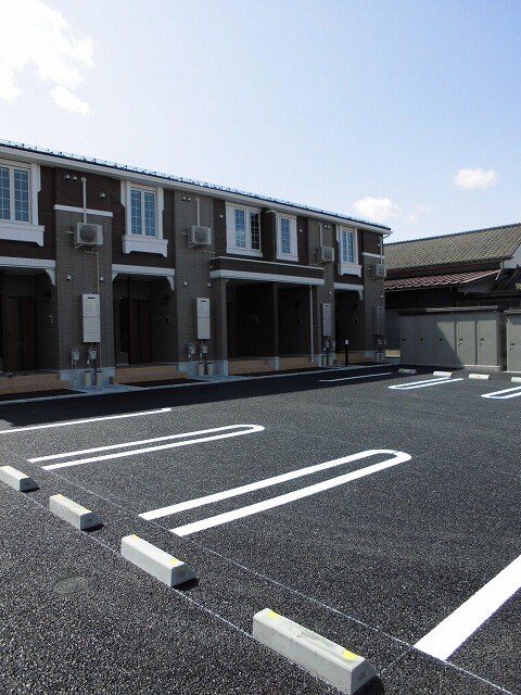 物件外観写真3　(駐車場)