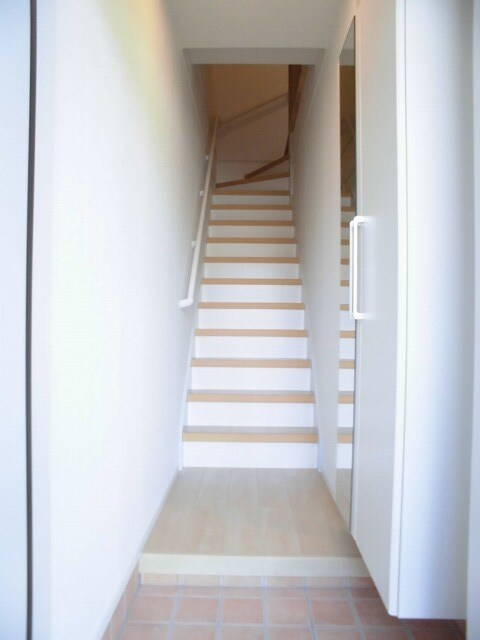 物件内観写真8　(玄関)