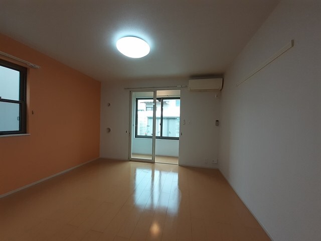 物件内観写真4　(居室・リビング)