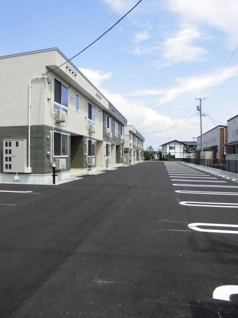 物件外観写真3　(駐車場)