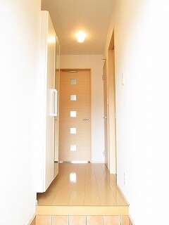 物件内観写真13　(玄関)