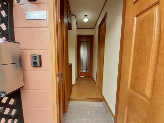 物件内観写真12　(玄関)