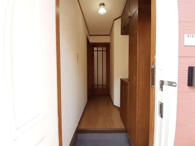 物件内観写真12　(玄関)