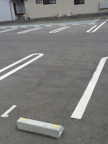 物件外観写真2　(駐車場)