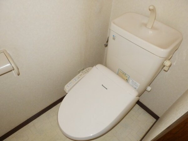 トイレ(落ち着いた色調のトイレです)