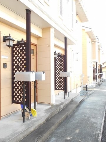 物件外観写真2　(エントランス)