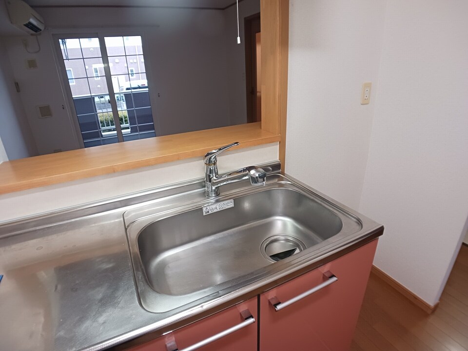 物件内観写真3　(居室・リビング)