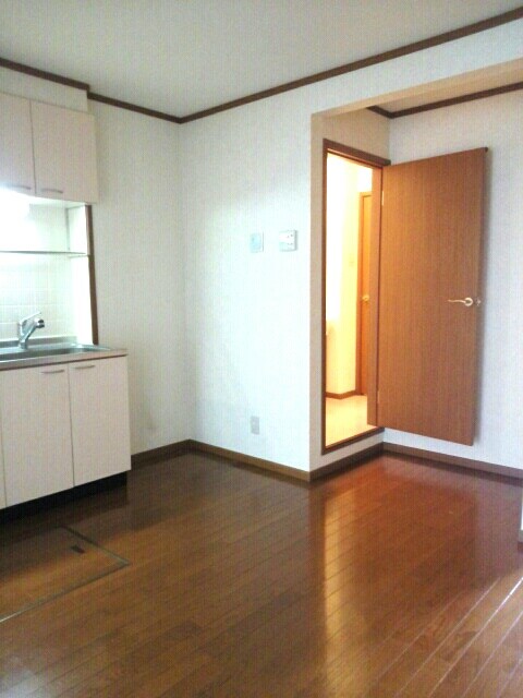 物件内観写真3　(居室・リビング)