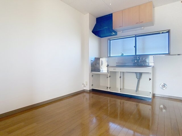 物件内観写真4　(修繕中写真です。)