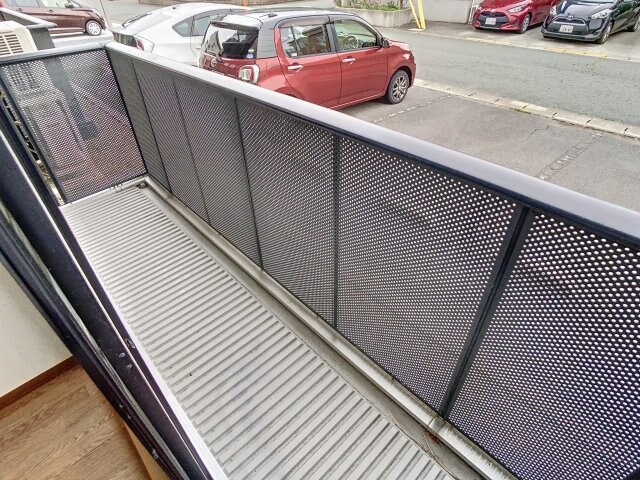 物件内観写真16　(外からの目が気にならないバルコニーで洗濯物が干せます)