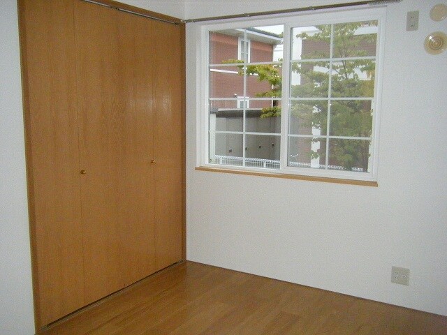 物件内観写真4　(居室・リビング)