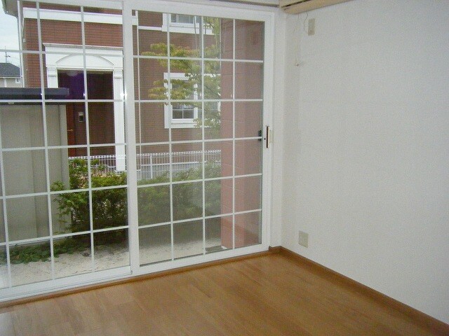 物件内観写真7　(居室・リビング)