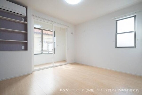 内装他(居室・リビング)