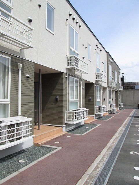 物件外観写真2　(エントランス)