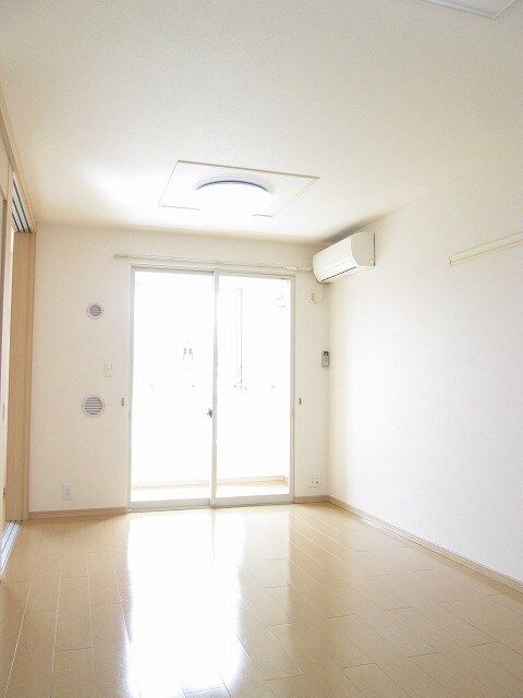 物件内観写真5　(居室・リビング)