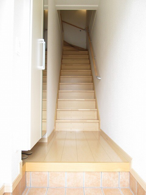 物件内観写真8　(玄関)