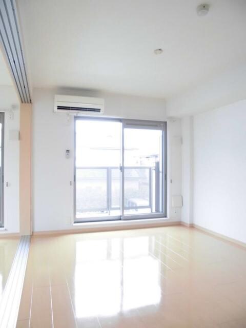 物件内観写真4　(居室・リビング)