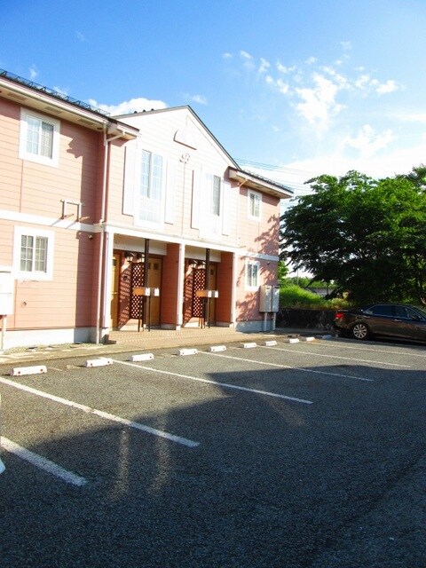 物件外観写真2　(駐車場)