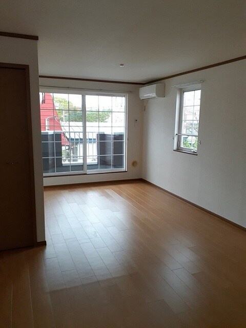 物件内観写真4　(居室・リビング)