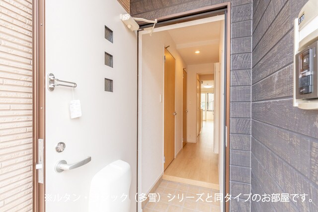 物件内観写真12　(玄関)