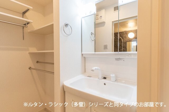 物件内観写真7　(洗面所)