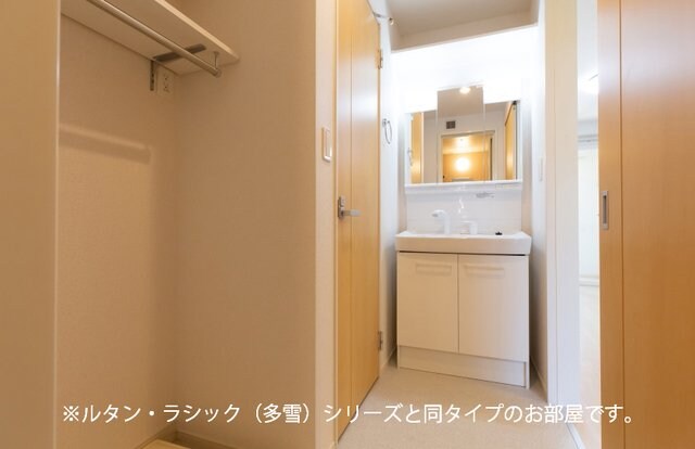 物件内観写真7　(洗面所)