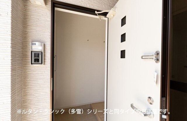 物件内観写真12　(玄関)