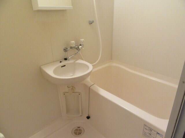 物件内観写真4　(きれいなお風呂です)