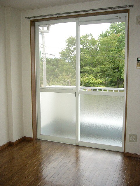 物件内観写真3　(居室・リビング)