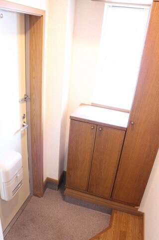 物件内観写真6　(玄関)