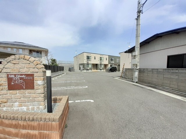 物件外観写真2　(駐車場)