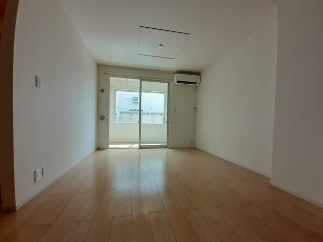 物件内観写真4　(居室・リビング)