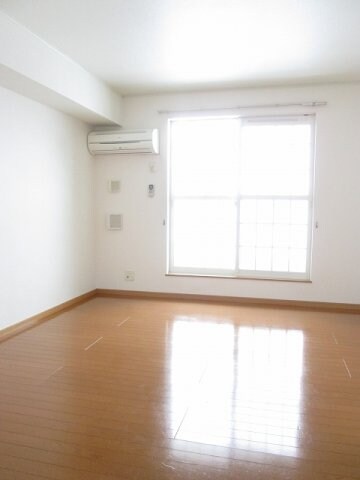 物件内観写真4　(居室・リビング)