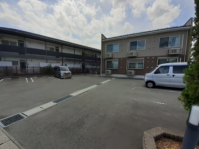 物件外観写真2　(駐車場)