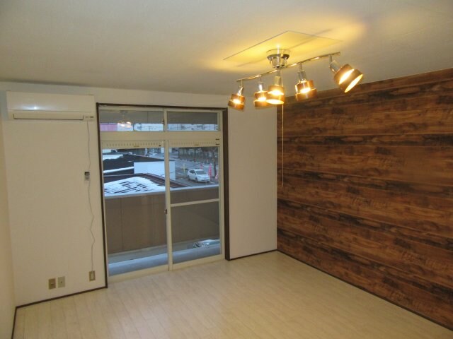 物件内観写真3　(使い勝手のいい寝室です)