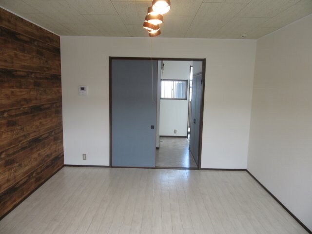 物件内観写真9　(ゆったりした洋室です)