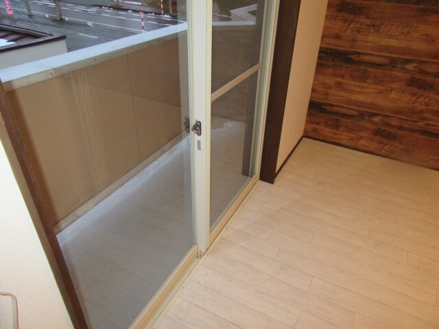 物件内観写真16　(外からの目が気にならないバルコニーで洗濯物が干せます)