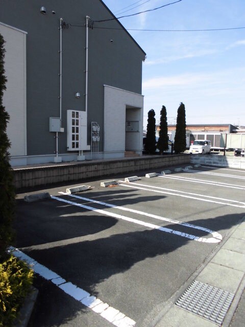 物件外観写真2　(駐車場)