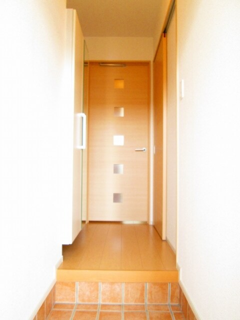 物件内観写真12　(玄関)