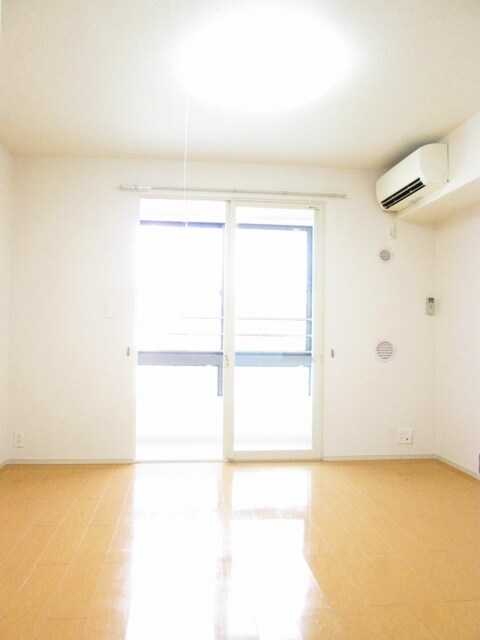 物件内観写真5　(居室・リビング)