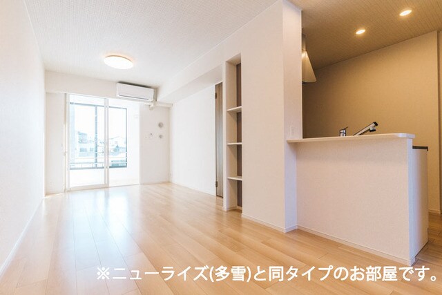 物件内観写真3　(居室・リビング)