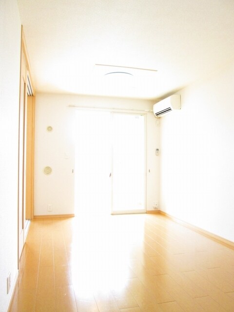 物件内観写真5　(居室・リビング)