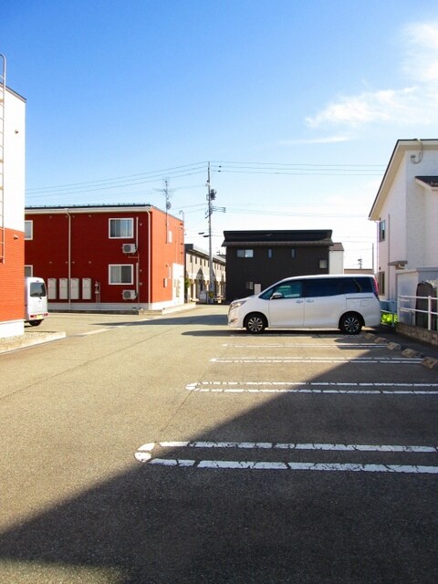物件外観写真3　(駐車場)