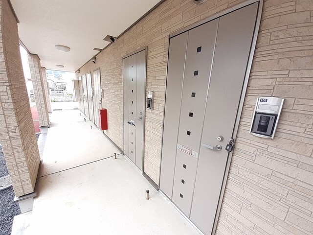 物件外観写真2　(エントランス)
