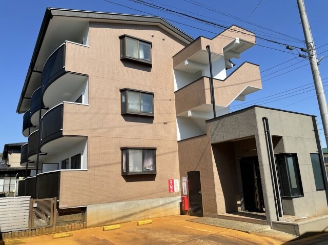 物件外観写真1　(落ち着いた雰囲気の外観です)