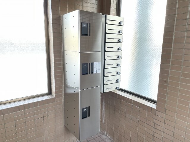 物件外観写真2　(宅配BOX)