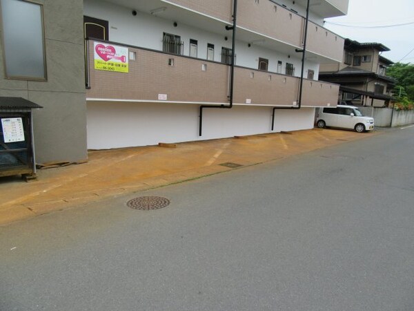 駐車場(駐車場です)