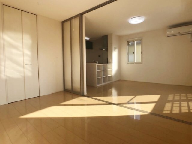 物件内観写真2　(居室・リビング)