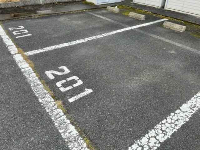 物件外観写真2　(駐車場)