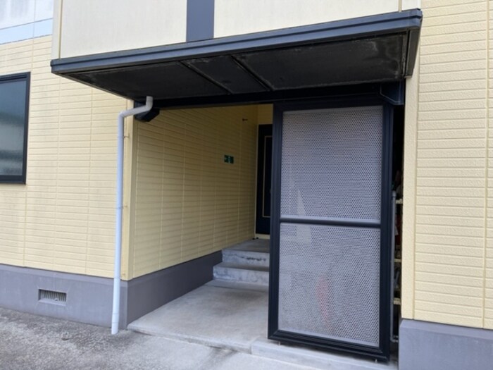 物件外観写真4　(エントランス)